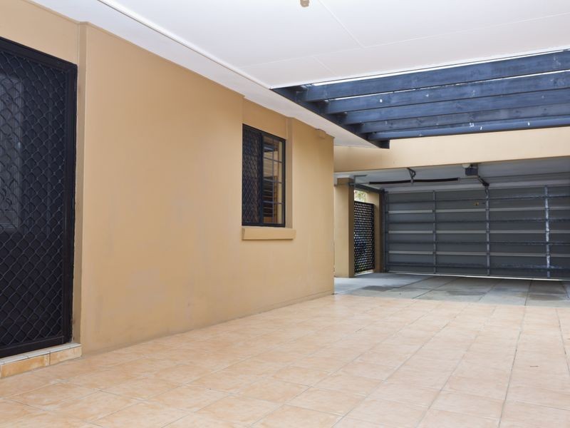 39 Warrina Crescent, Burleigh Waters QLD 4220