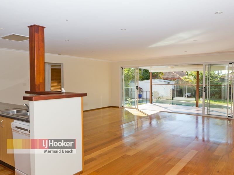 13 Toorak Park Avenue, Mermaid Waters QLD 4218