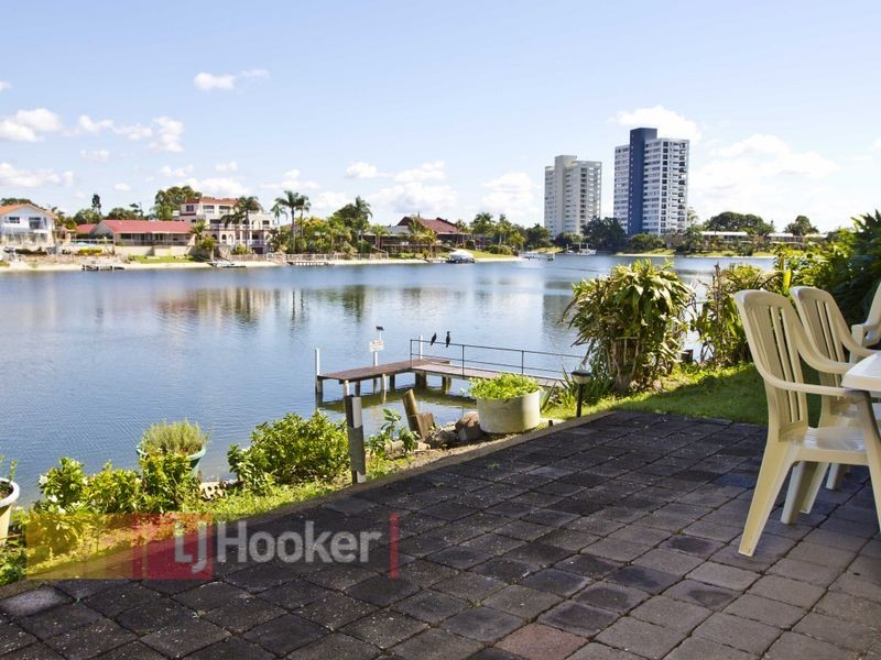 2/20 Aquila Court, Mermaid Waters QLD 4218