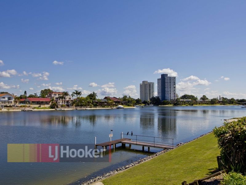 2/20 Aquila Court, Mermaid Waters QLD 4218