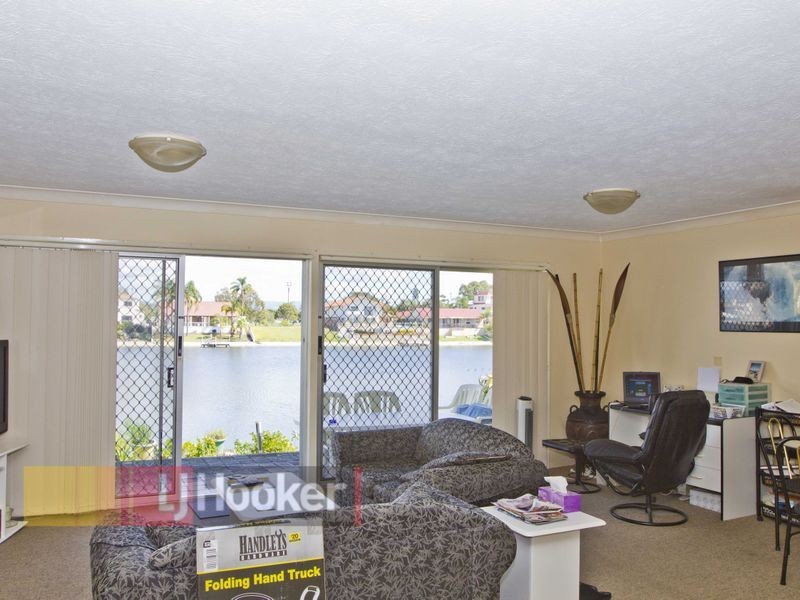 2/20 Aquila Court, Mermaid Waters QLD 4218