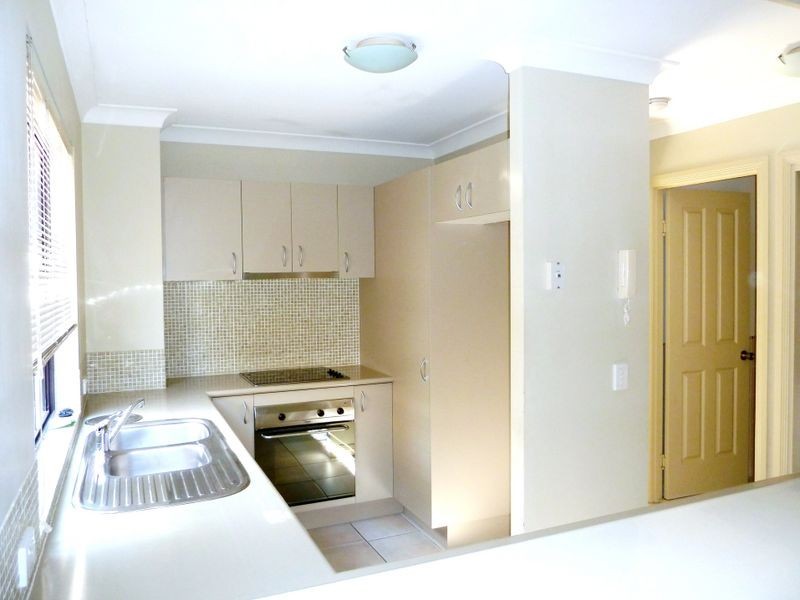 1/5 Sportsman Avenue, Mermaid Waters QLD 4218