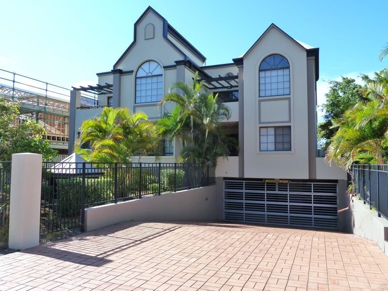 1/5 Sportsman Avenue, Mermaid Waters QLD 4218