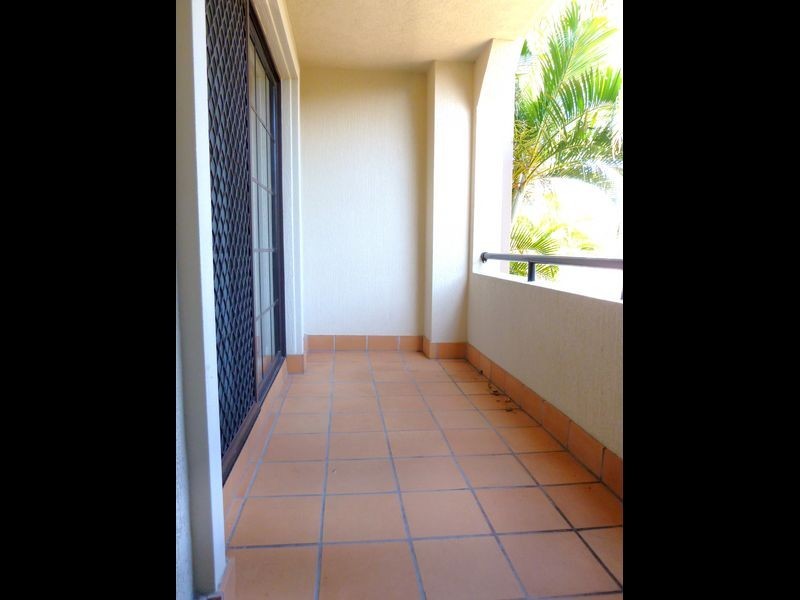 1/5 Sportsman Avenue, Mermaid Waters QLD 4218