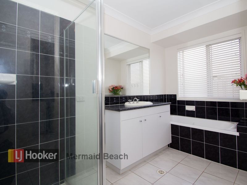 10 Ainslie Street, Pacific Pines QLD 4211