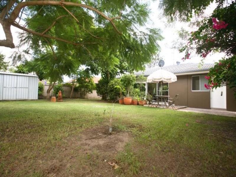 6 Wanderer Avenue, Mermaid Waters QLD 4218