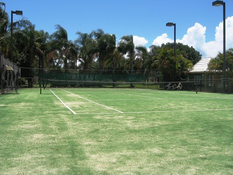 8/13 Fairway Drive, Clear Island Waters QLD 4226