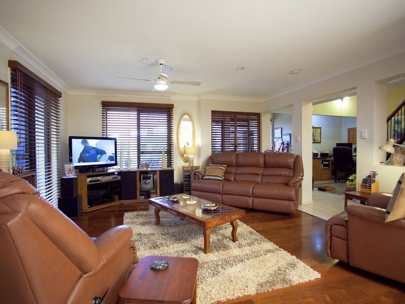 2/2 Pheasant Court, Miami QLD 4220