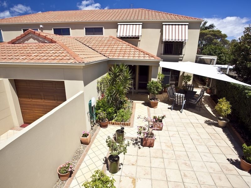 2/2 Pheasant Court, Miami QLD 4220