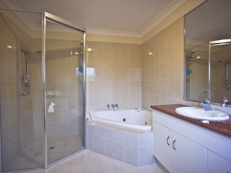 2/2 Pheasant Court, Miami QLD 4220