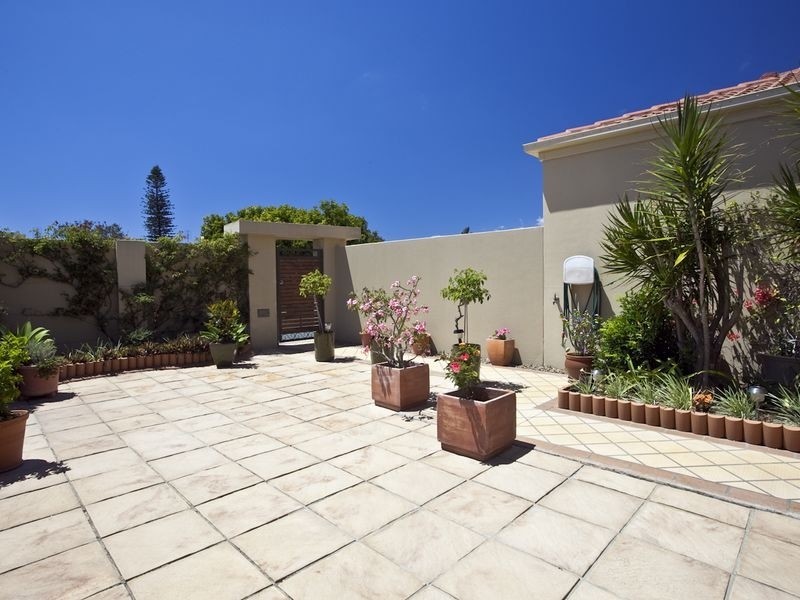 2/2 Pheasant Court, Miami QLD 4220