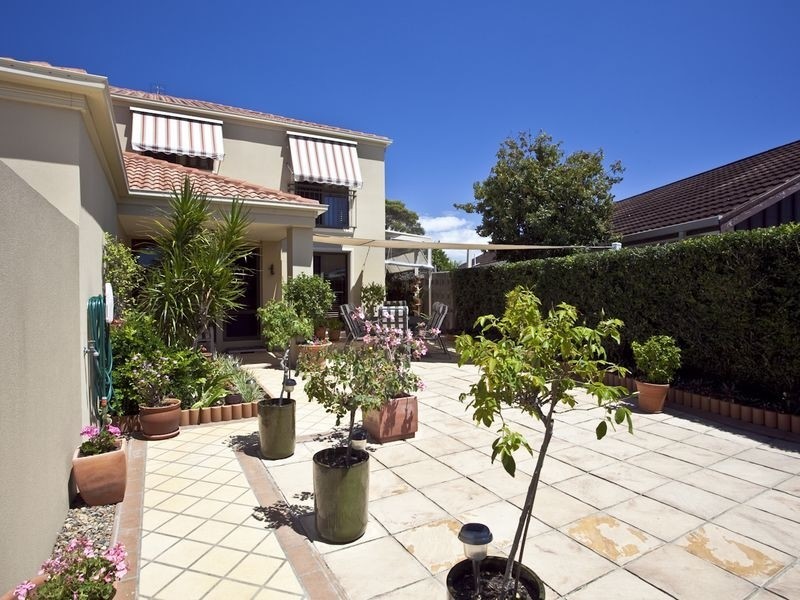 2/2 Pheasant Court, Miami QLD 4220