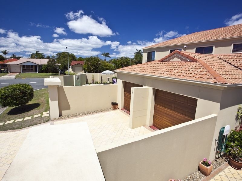 2/2 Pheasant Court, Miami QLD 4220