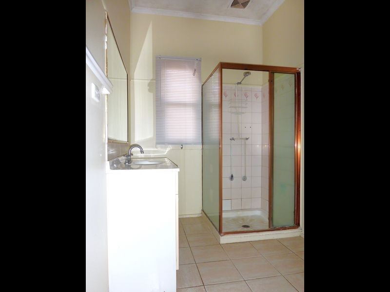 24 Sunshine Parade, Miami QLD 4220