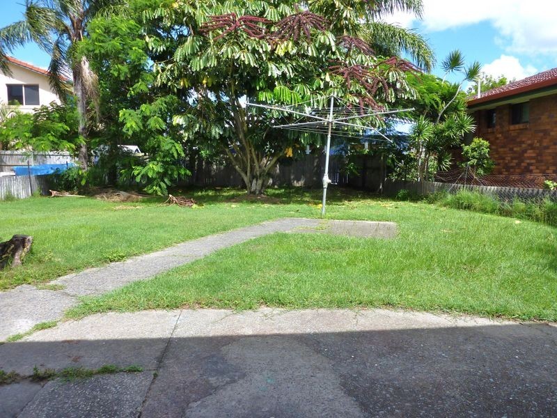 24 Sunshine Parade, Miami QLD 4220