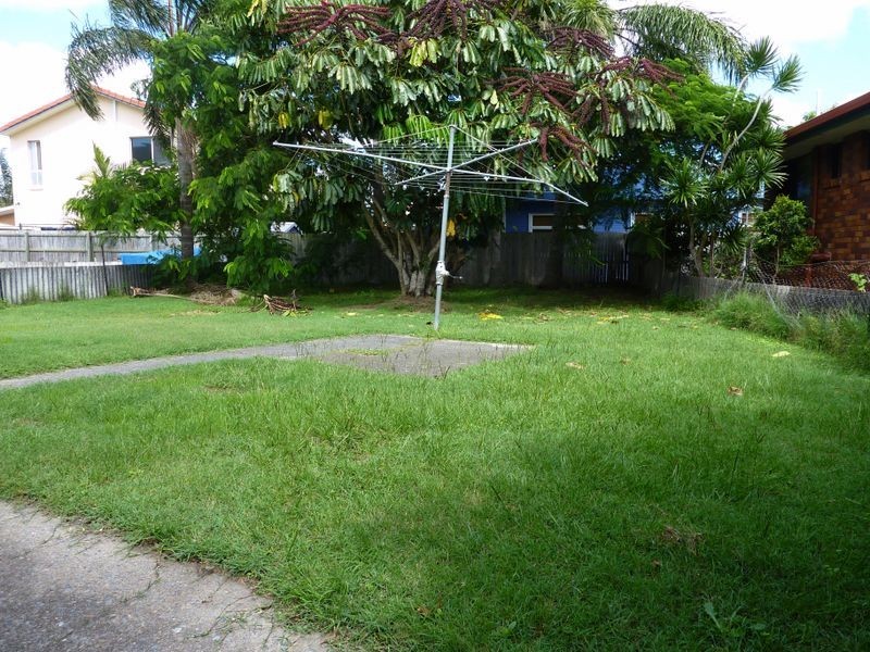 24 Sunshine Parade, Miami QLD 4220