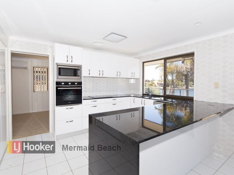 35 Cadence Avenue, Mermaid Waters QLD 4218