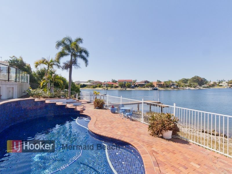 35 Cadence Avenue, Mermaid Waters QLD 4218