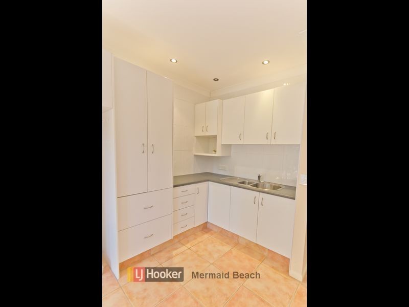 35 Cadence Avenue, Mermaid Waters QLD 4218