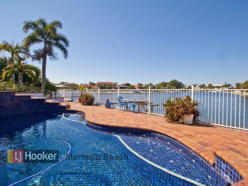 35 Cadence Avenue, Mermaid Waters QLD 4218