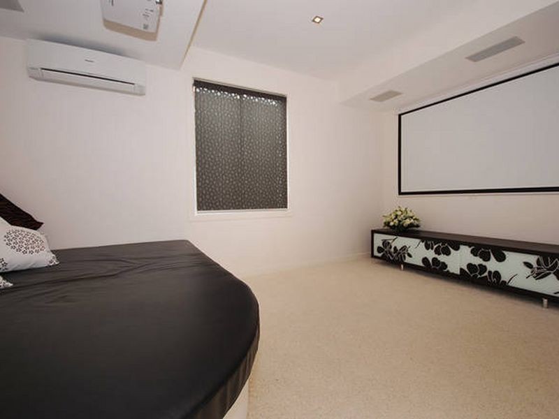45 Peerless Avenue, Mermaid Beach QLD 4218