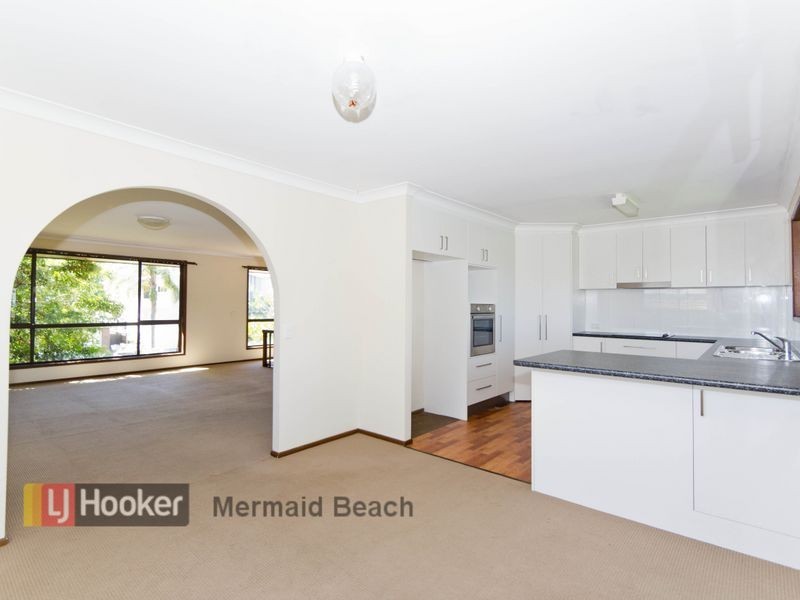 60 Avanti Street, Mermaid Waters QLD 4218