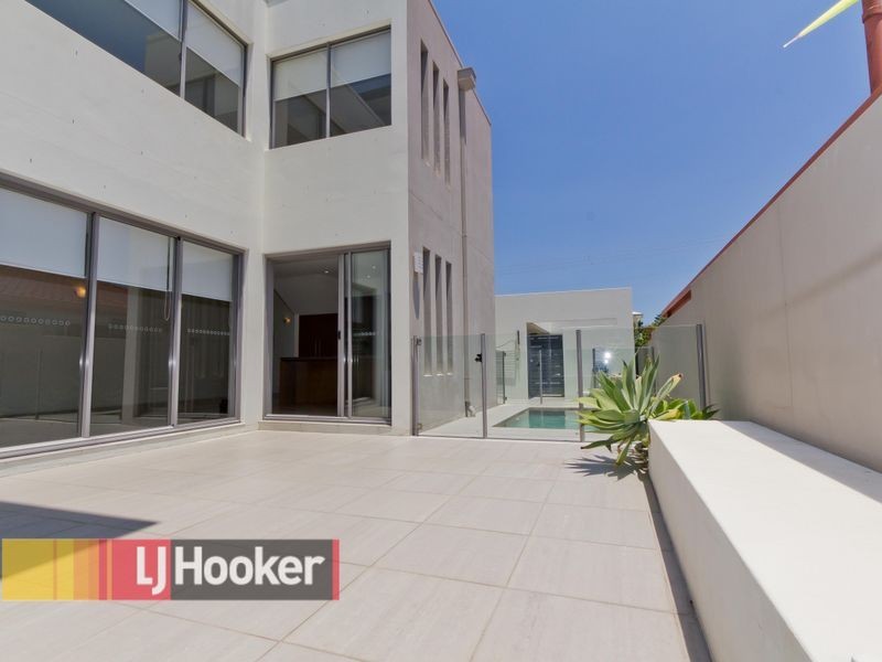 1/9 Dolphin Avenue, Mermaid Beach QLD 4218