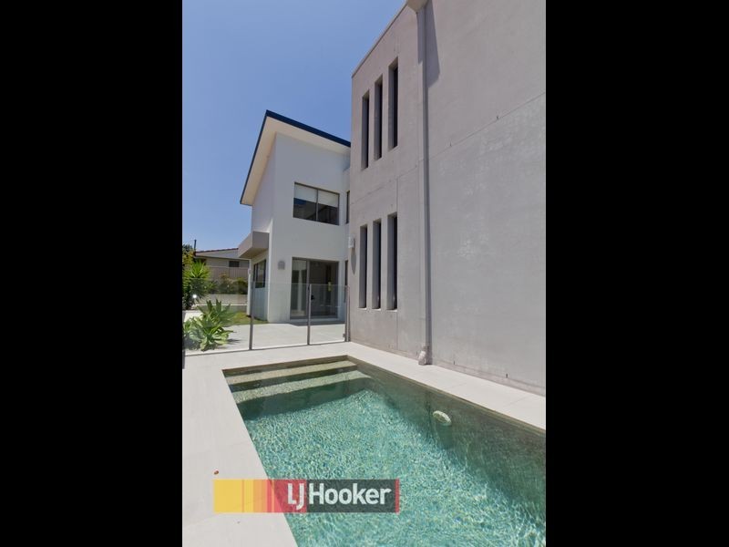 1/9 Dolphin Avenue, Mermaid Beach QLD 4218