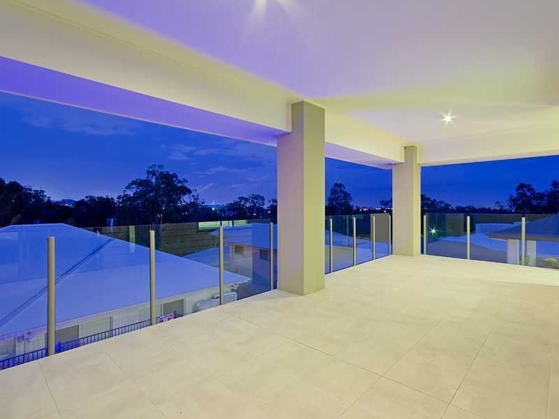 2 Lowell Street, Reedy Creek QLD 4227