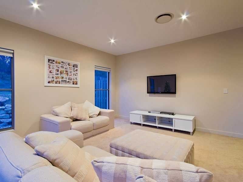 2 Lowell Street, Reedy Creek QLD 4227