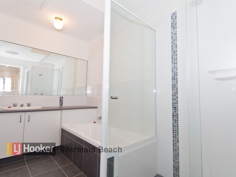 5/5 Greenlands Drive, Varsity Lakes QLD 4227