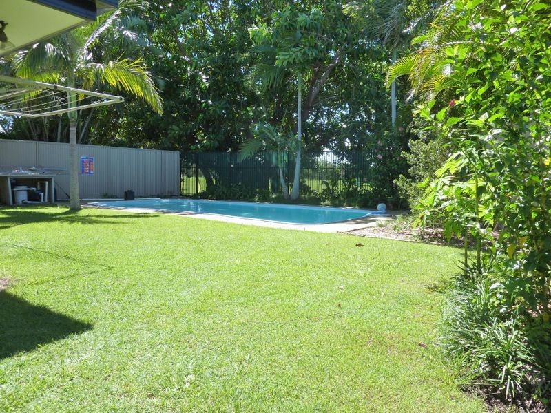 68 Volante Crescent, Mermaid Waters QLD 4218