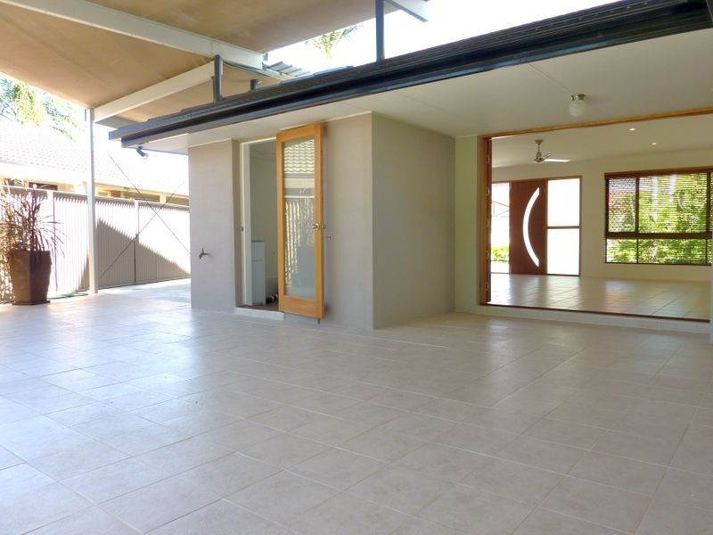 68 Volante Crescent, Mermaid Waters QLD 4218