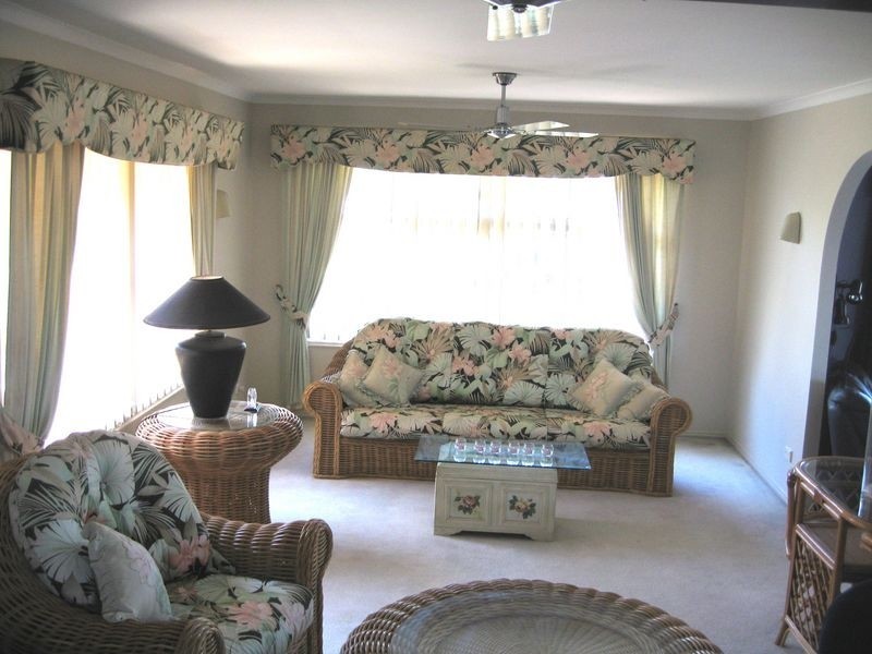 4 Sundowner Court, Mermaid Waters QLD 4218