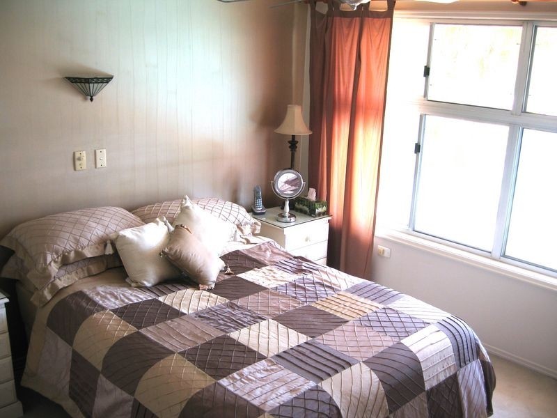 4 Sundowner Court, Mermaid Waters QLD 4218