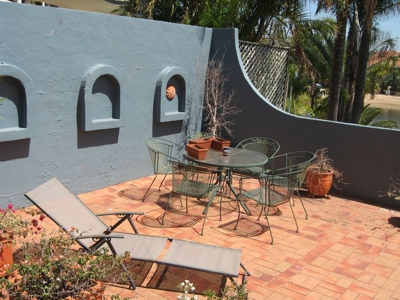 4 Sundowner Court, Mermaid Waters QLD 4218