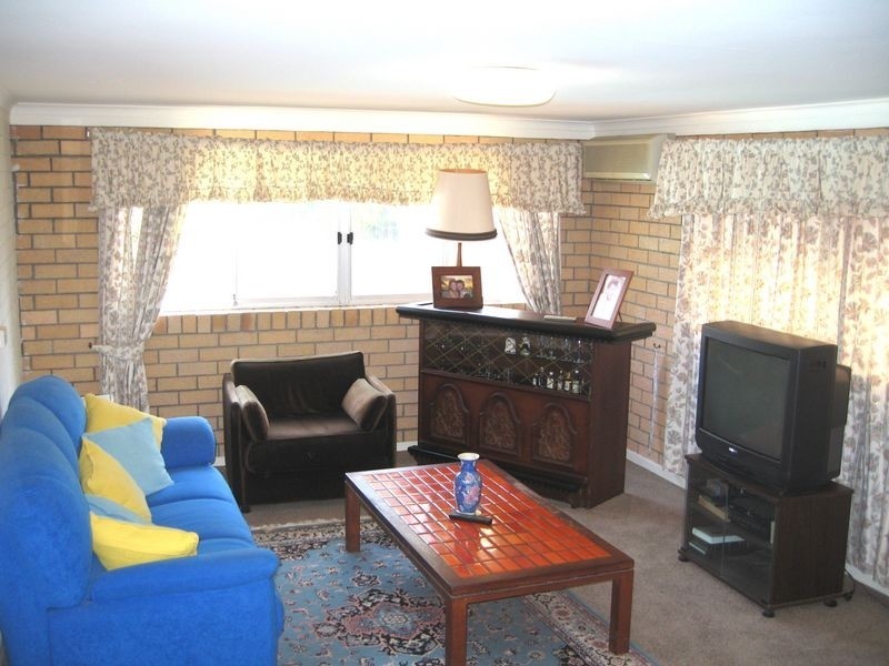 4 Sundowner Court, Mermaid Waters QLD 4218