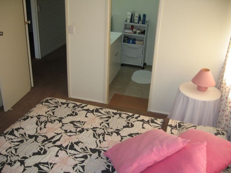 4 Sundowner Court, Mermaid Waters QLD 4218