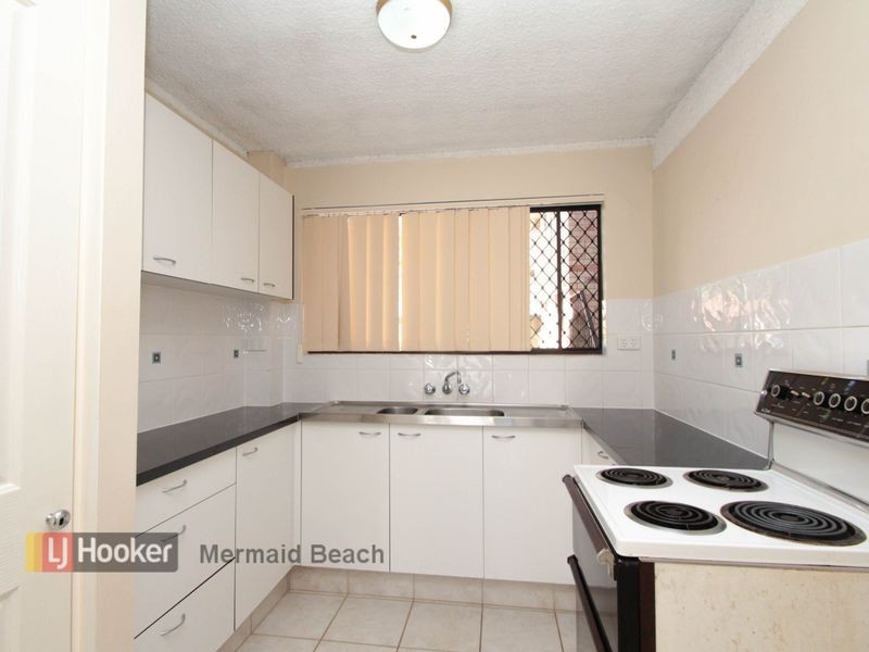 2/46 Oceanic Drive, Mermaid Waters QLD 4218