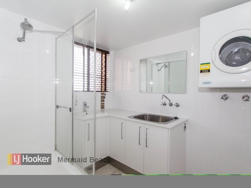 2/46 Oceanic Drive, Mermaid Waters QLD 4218