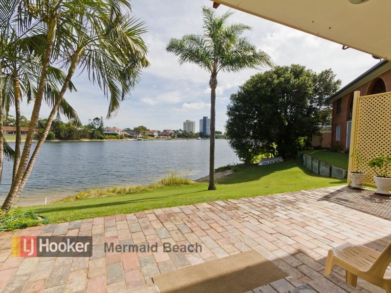 3/8 Aquila Court, Mermaid Waters QLD 4218