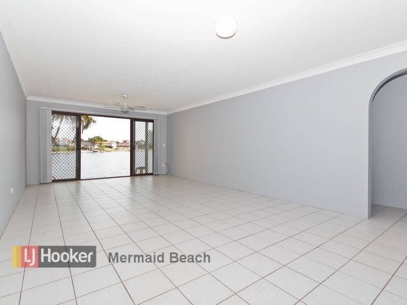 3/8 Aquila Court, Mermaid Waters QLD 4218