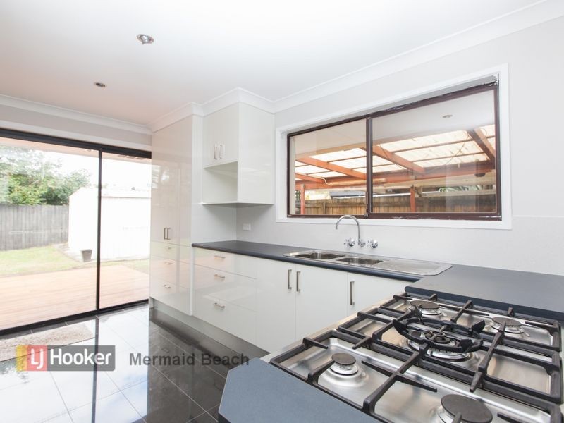 2/84 Dawn Parade, Miami QLD 4220