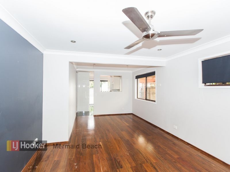 2/84 Dawn Parade, Miami QLD 4220