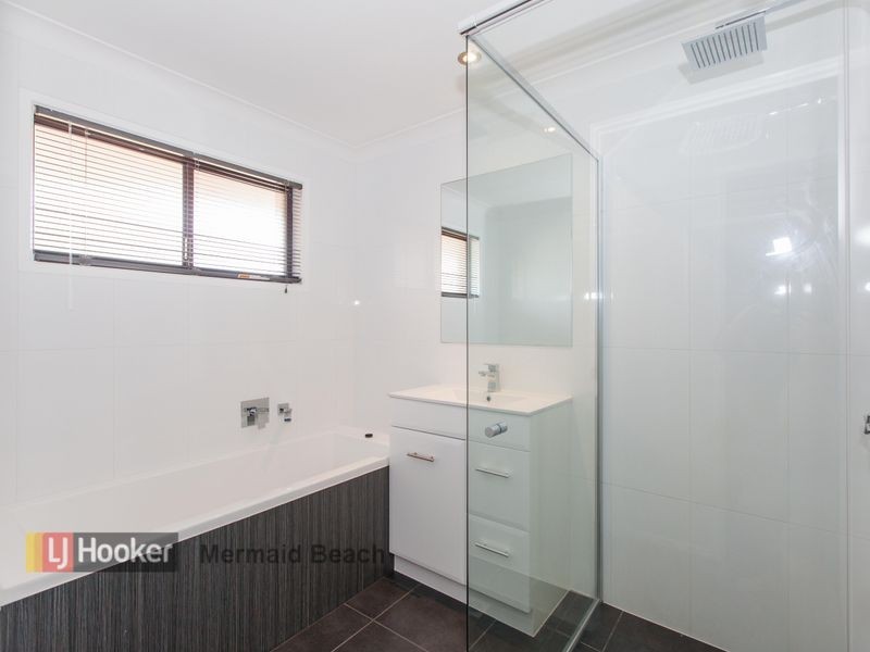 2/84 Dawn Parade, Miami QLD 4220