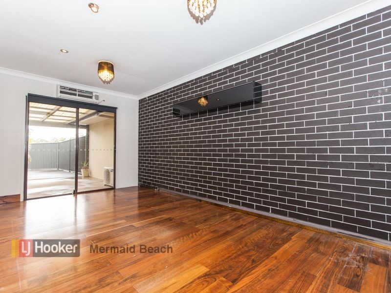 2/84 Dawn Parade, Miami QLD 4220