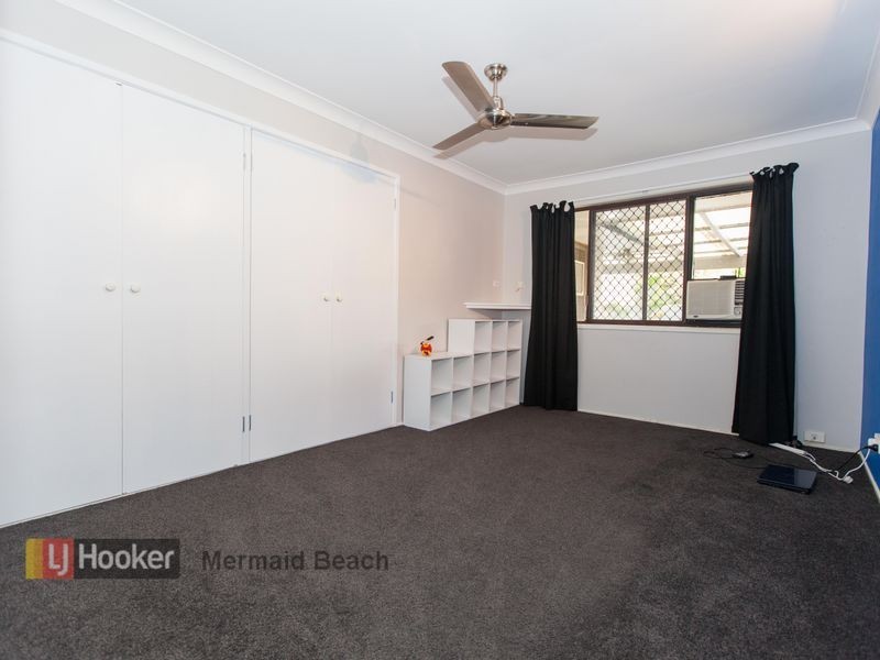 2/84 Dawn Parade, Miami QLD 4220