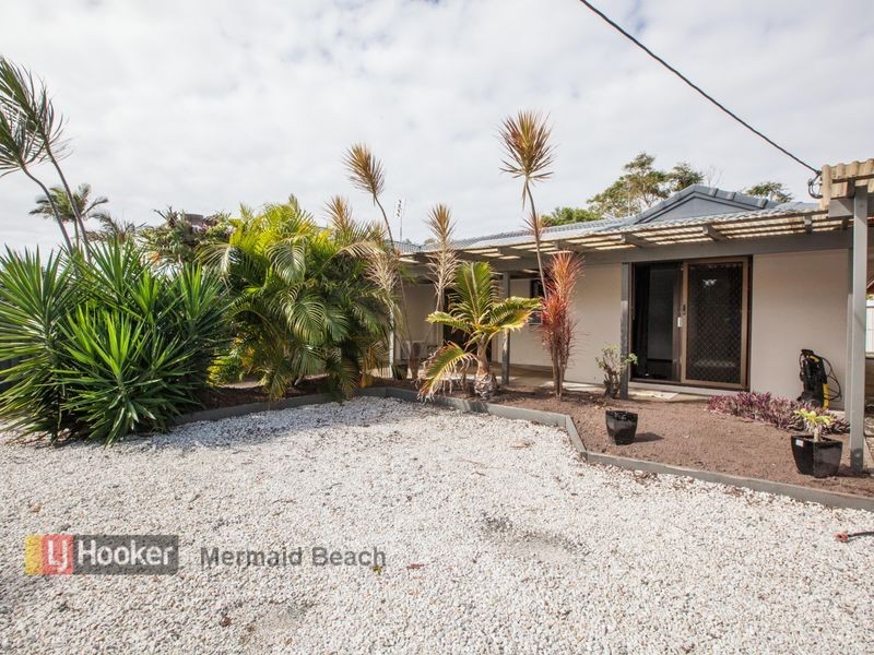 2/84 Dawn Parade, Miami QLD 4220