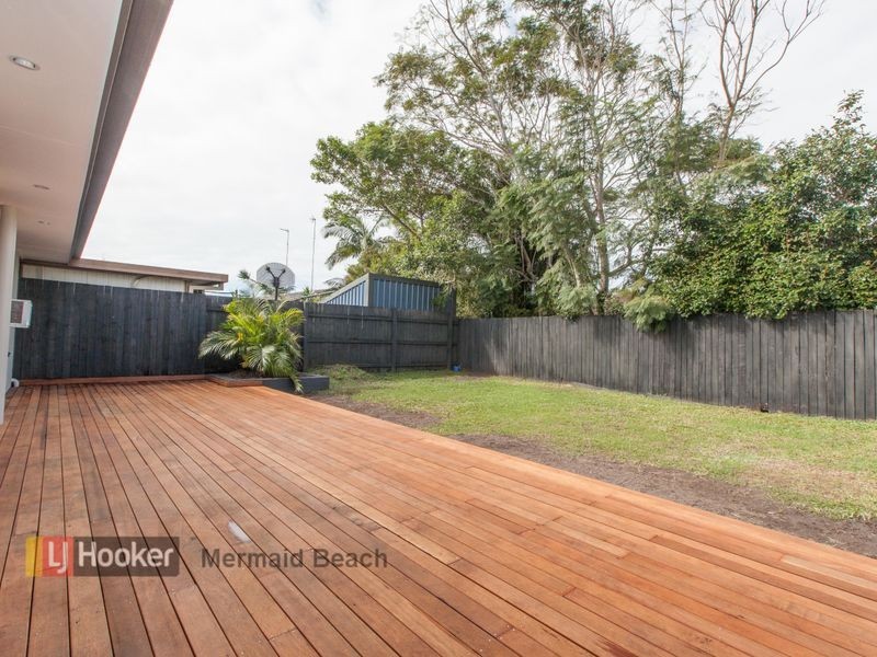 2/84 Dawn Parade, Miami QLD 4220