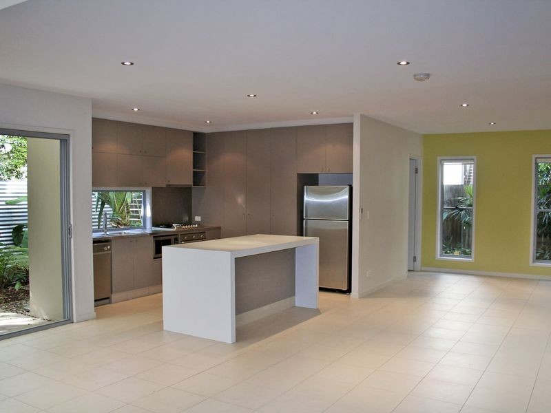 2/27 Chairlift Avenue, Mermaid Beach QLD 4218